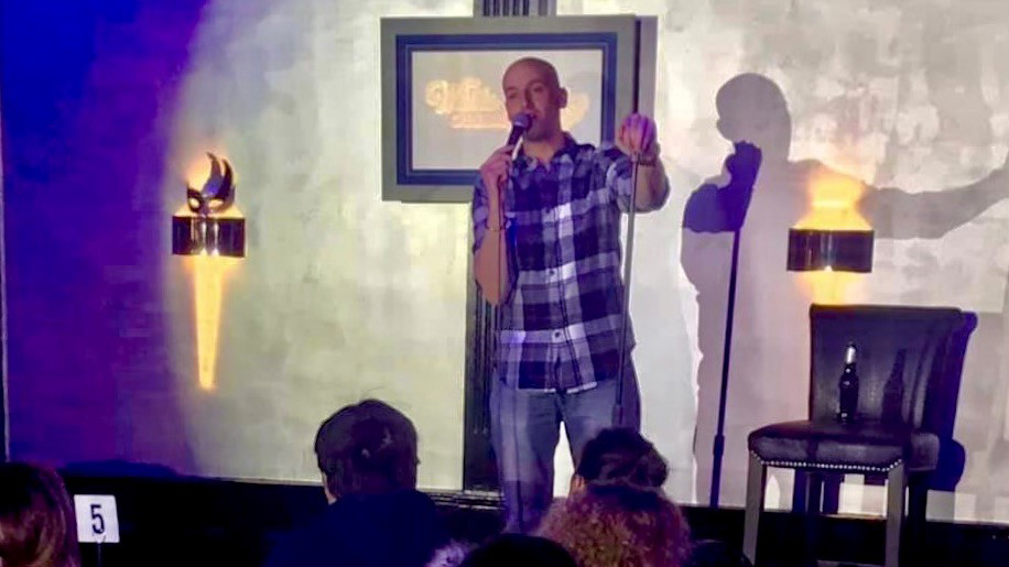Saitzyk performing stand up comedy in New York